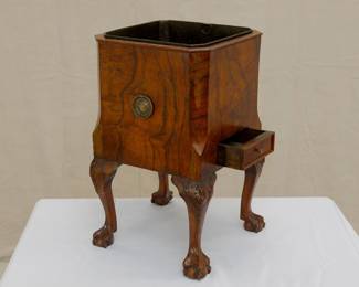 Georgian antique wine cooler with inner lead box liner, on curved legs with claw and ball feet