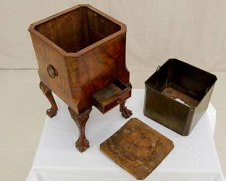Georgian antique wine cooler with inner lead box liner, on curved legs with claw and ball feet