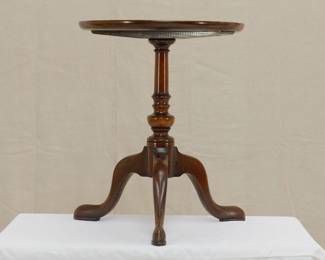 Caledonian Inc. English Pedestal Tea Table