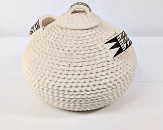 A fantastic signed Acoma Pueblo white clay hand coiled and corrugated lidded pot by Native American artist Jackie Shutiva