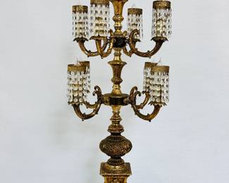 A glamorous mid-century Hollywood Regency glass prisms table lamp
