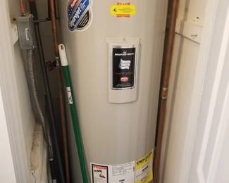 40-gallon ELECTRIC hot water heater