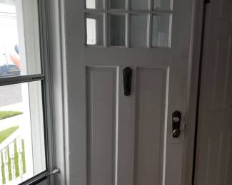 Vintage front door - so sweet!