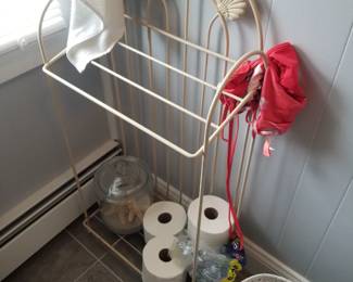 Metal towel rack