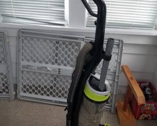 Vacuum cleaner; baby gate - two available