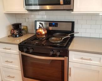 Whirlpool gas range; Whirlpool microwave oven mfg. 11/2018