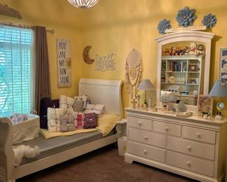 Twin Size Sleigh Bed