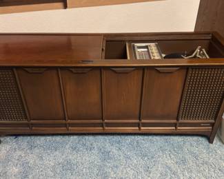 Magnavox Console Stereo/Record Player