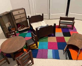 Antique Mediumsized Doll Furniture