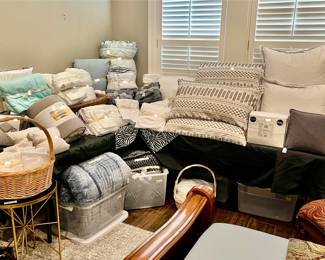 Quality upscale bedding, weighted blankets, Cuddleduds.