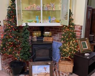 Christmas trees, paintings, beautiful collectibles.