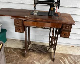 Singer 127 machine.  Was restored a few years ago.  Cabinet top needs some love but it is otherwise in very good condition!