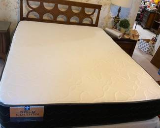 Queen bed with matching nightstands, dresser and chest of drawers. Matresses included. Excellent condition.
