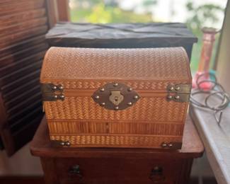 Medium-sized woven storage container! 