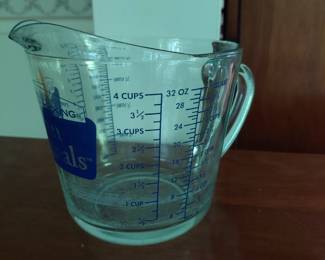 Measuring cup details.