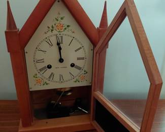Floral detailed table clock.