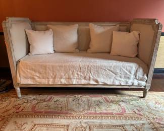 Tara Shaw custom daybed with linen bedding. ❤️