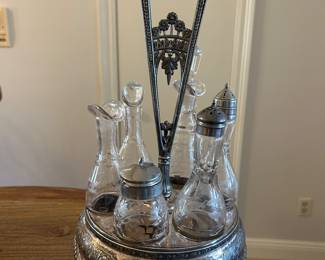 Many attractive silver pieces, some sterling