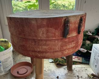 GREAT SOLID WOOD BUTCHER BLOCK
