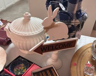 Home decor, linens, baskets, kitchen