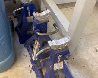 Jack stands