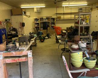 Full outbuilding of mechanic and carpentry tools and more