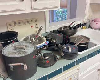 Kitchen pots and pans