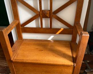 HALL BENCH LIFT SEAT