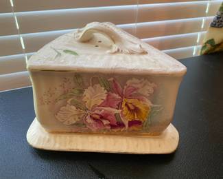 ANTIQUE PORCELAIN COVERED CHEESE DISH