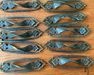 HANDLES TO DRAWERS