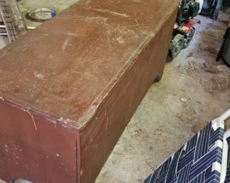 Blanket chest