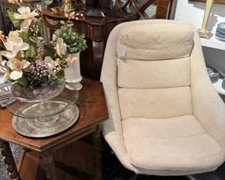 side chair and decorative items