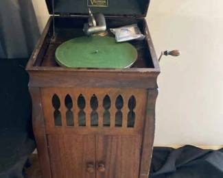 001 The Valuphone Phonograph