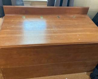 Sturdy Wood Storage Chest 