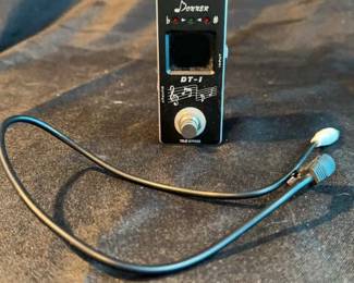 Donner DT1 chromatic guitar tuner pedal