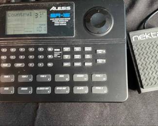Alesia SR16 24 Bit Stereo Drum Machine with Nektar Pedal