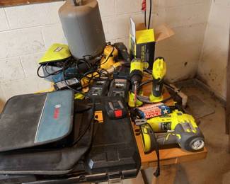 Power Drills, Electric Sanders, Nail Gun, Heat Gun, Chargers Ryobi, Bosch, Dewalt Lot