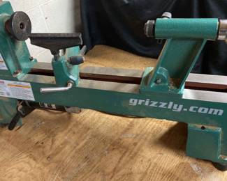 Grizzly 12 X 18 Variable Speed Wood Lathe 