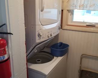 GE washer dryer combo has a stainless steel drum