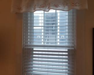 Blinds; window valances 