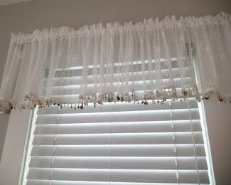 Shell-trimmed window valances