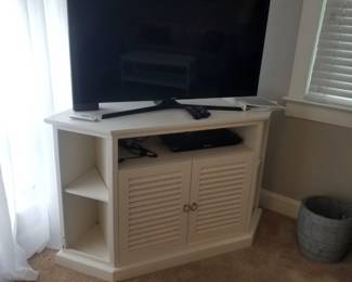 Samsung TV; entertainment console