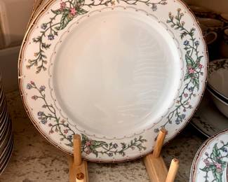 Formal China Service for 16