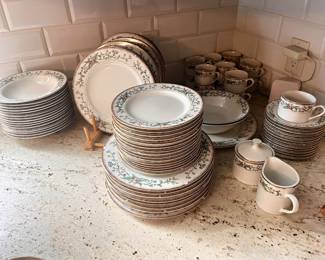 Formal China Service for 16
