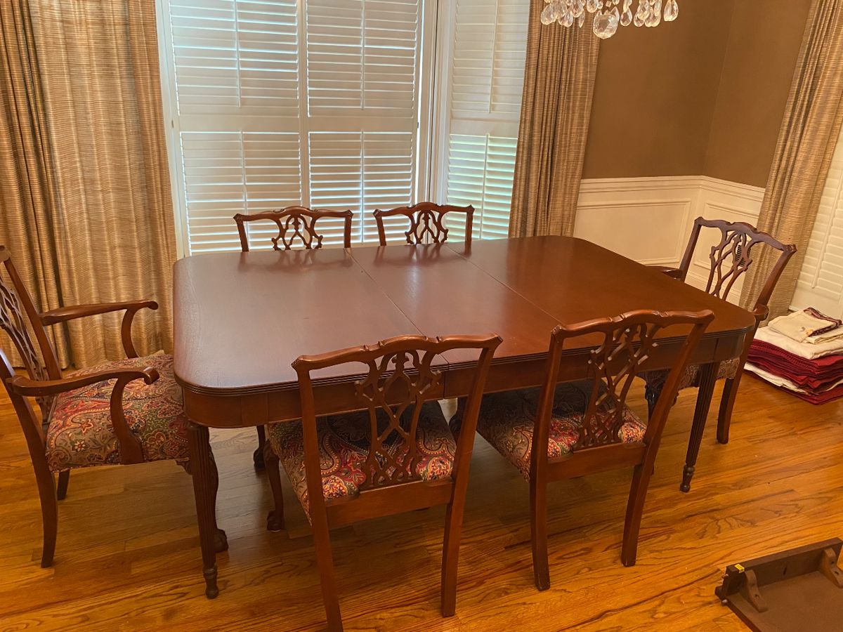 Dining table and 6 matching chairs