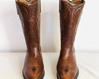 New with box men's Red Wing "Pecos" Western boots. Size 10E. Includes original box.