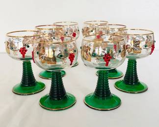 Eight (8) Bockling Roemer holiday themed wine goblets featuring green stems and gold rims. H 4 1/2" x 3" diameter. Very good condition.