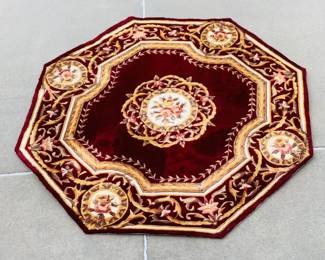 Momeni rug, burgundy yellow and ivory tones. Oriental style. 72" diameter.