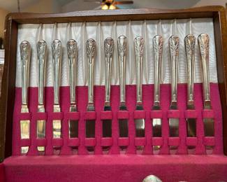 WM Rogers & Son Silverplate Flatware Set with Chest