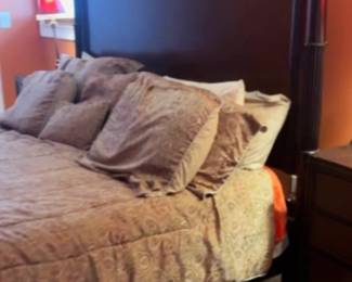 Dark Walnut Mst Canopy Bed